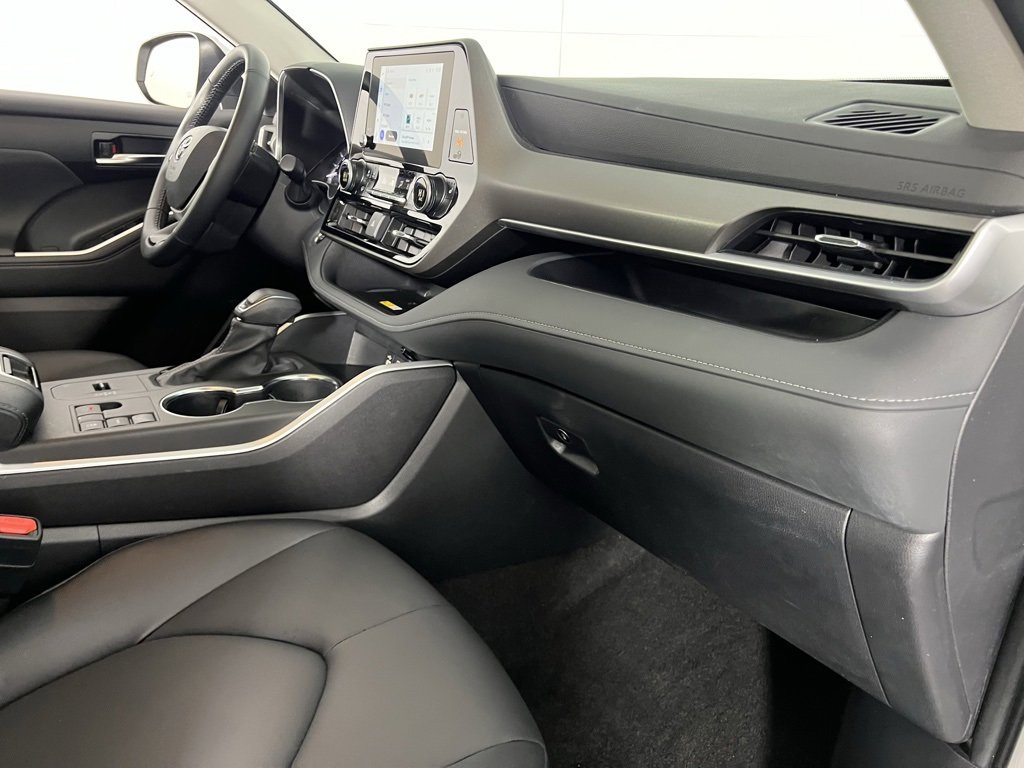 Used 2025 Toyota Highlander XLE image 32