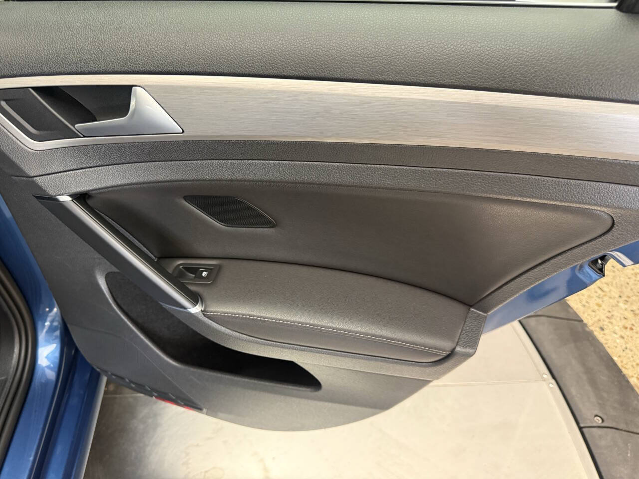 Used 2017 Volkswagen Golf SEL FWD image 23