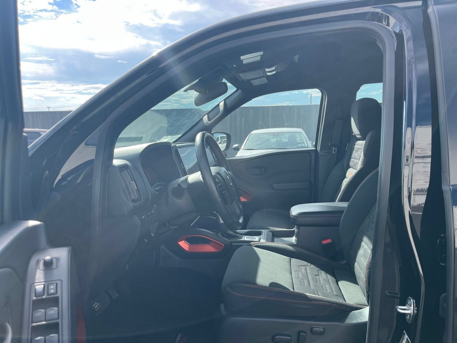 Used 2026 Nissan Frontier PRO-4X AWD/4WD image 27