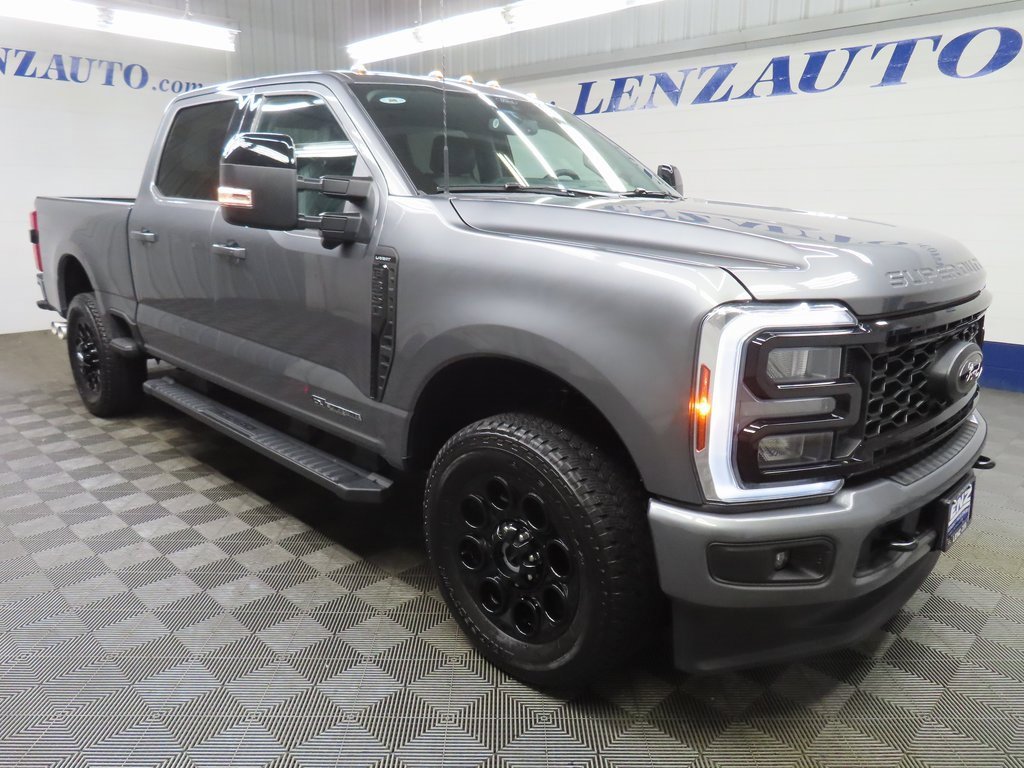 Used 2025 Ford F350 Lariat w/ Black Appearance Package image 3