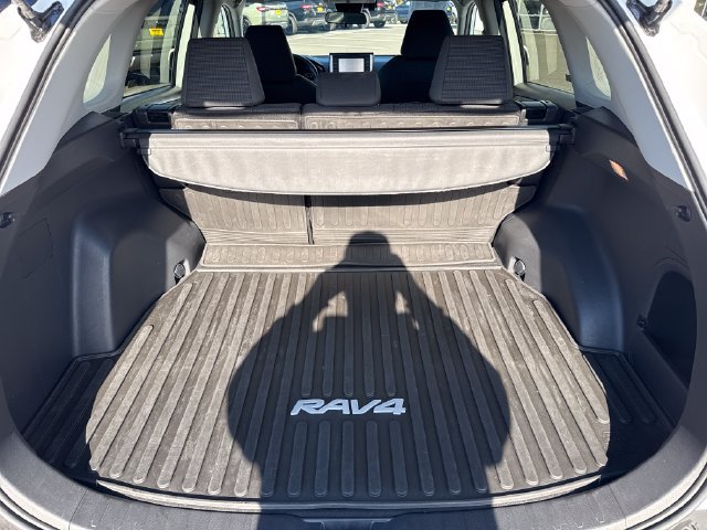 Used 2020 Toyota RAV4 LE AWD/4WD image 15