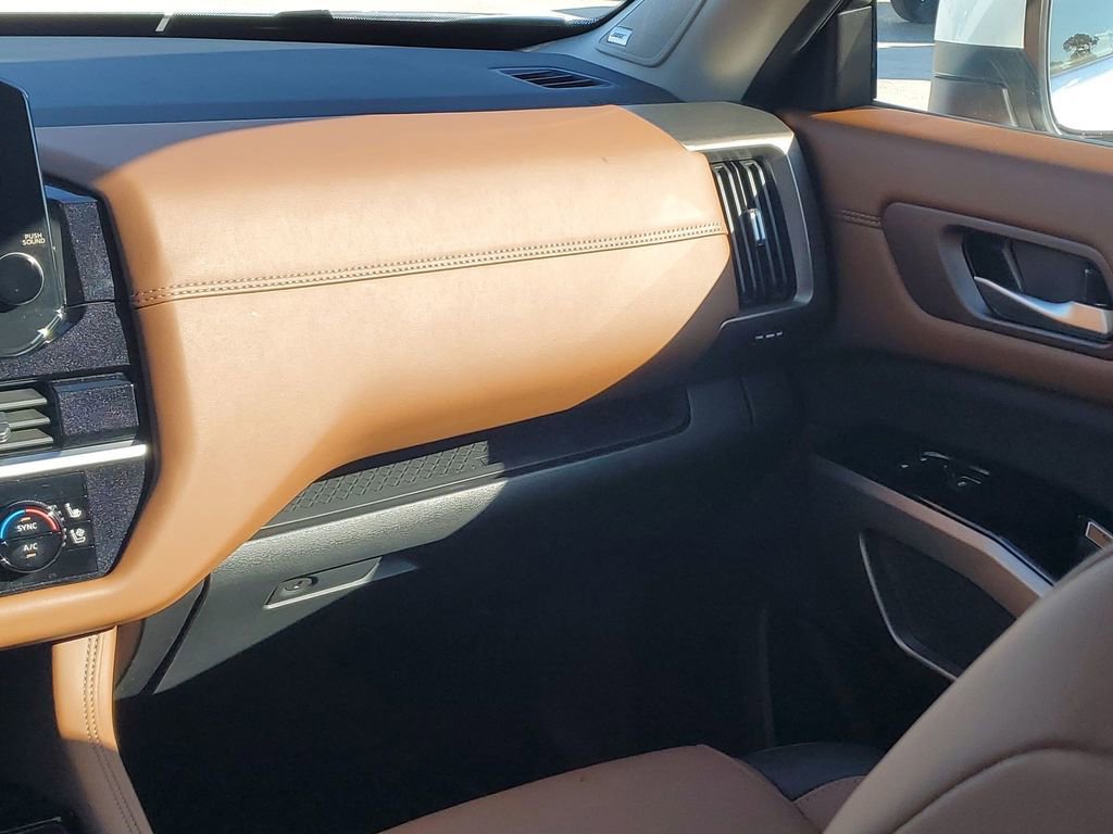 Used 2025 Nissan Pathfinder Platinum image 26