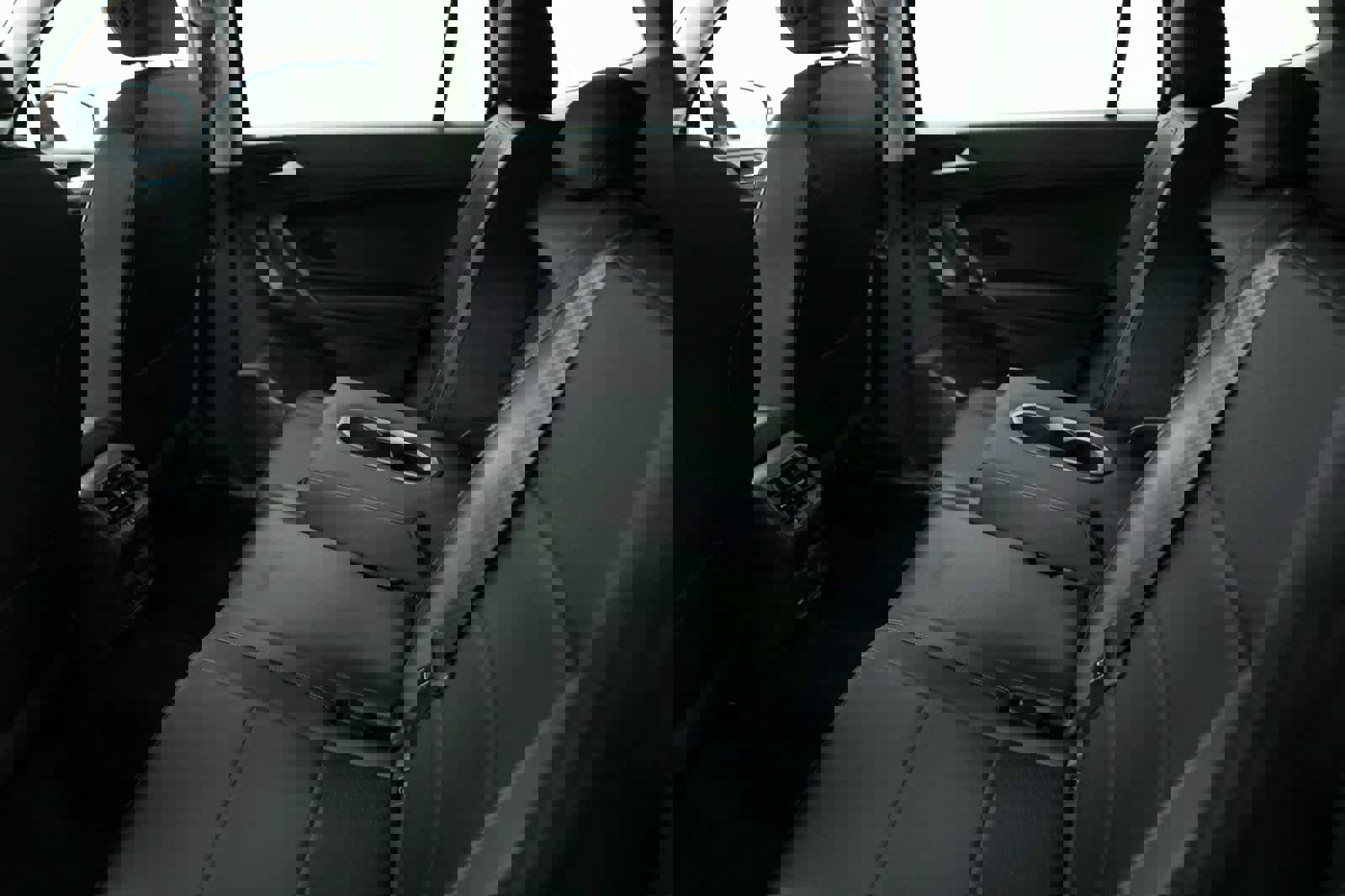 Used 2019 Volkswagen Tiguan SE w/ Panoramic Sunroof Package image 27