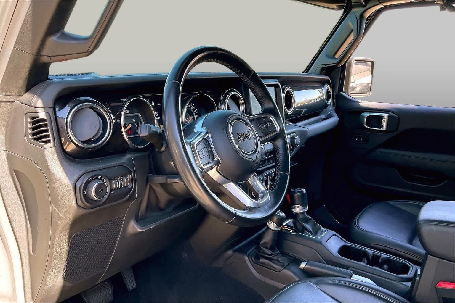 Used 2020 Jeep Wrangler Unlimited Sahara AWD/4WD image 17