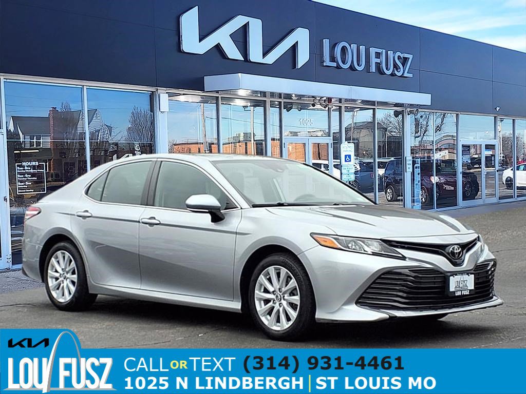 Used 2019 Toyota Camry LE image 1