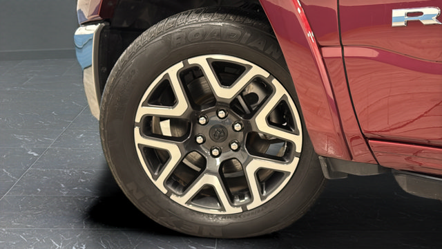 Used 2025 RAM 1500 Laramie AWD/4WD image 40