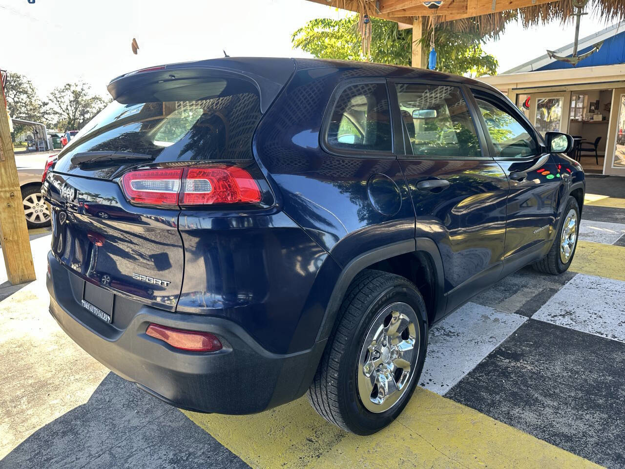 Used 2015 Jeep Cherokee Sport image 5