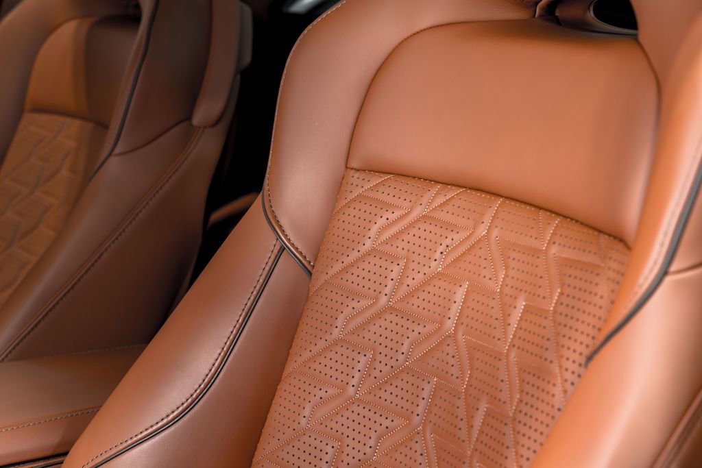 Used 2025 Aston Martin Vanquish image 18