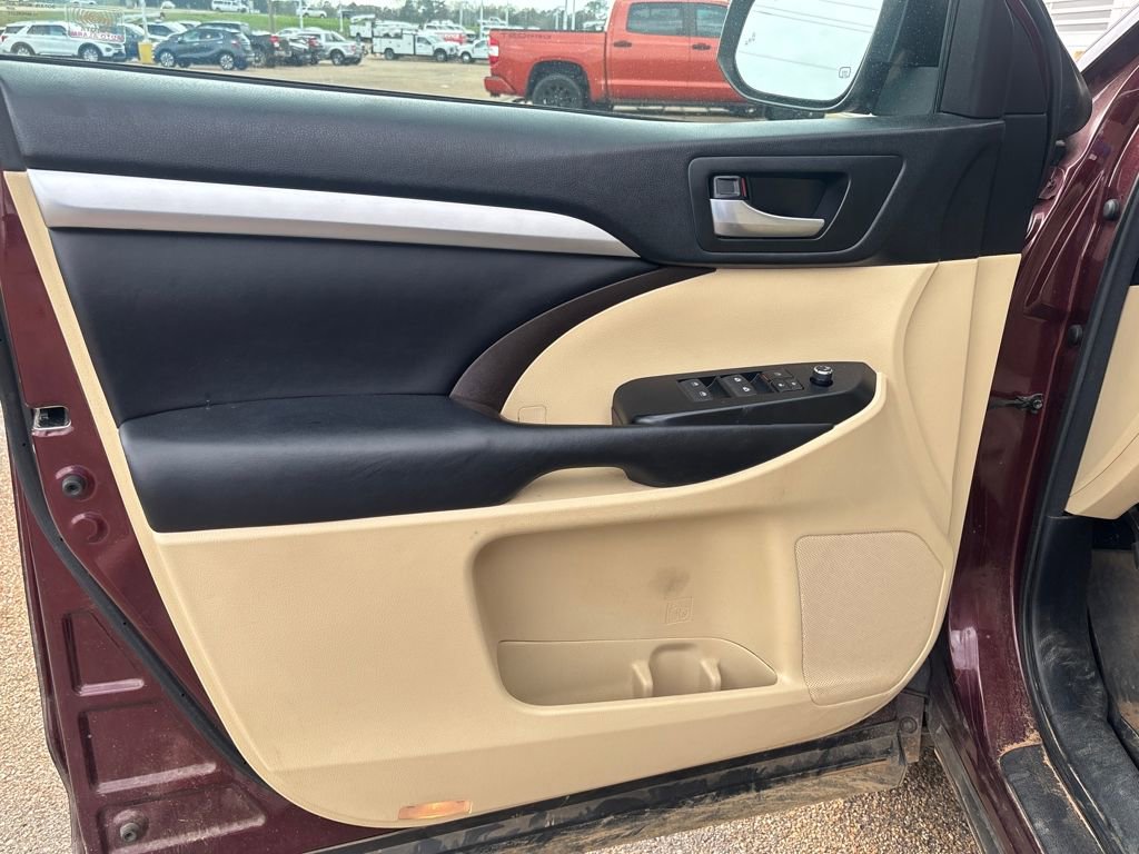 Used 2018 Toyota Highlander XLE image 5