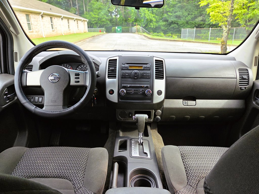 Used 2010 Nissan Frontier SE w/ SE Value Truck Pkg RWD image 20