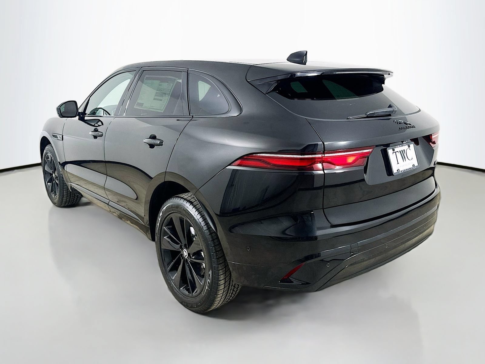New 2026 Jaguar F-PACE R-Dynamic S AWD/4WD image 7