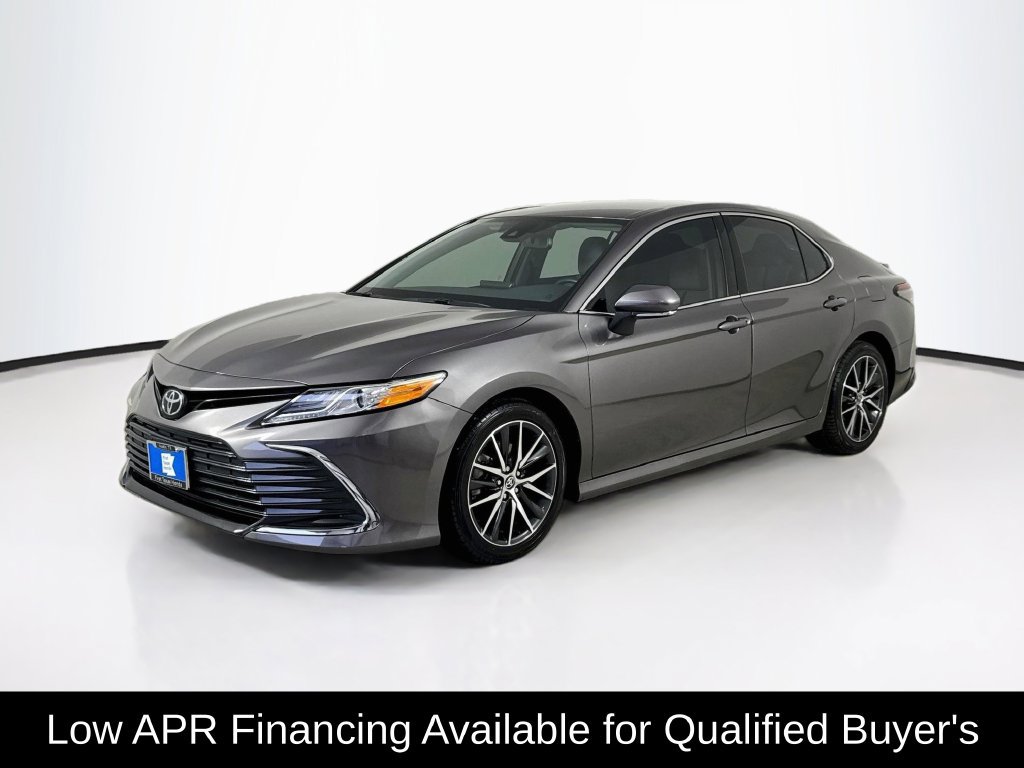 Used 2021 Toyota Camry XLE FWD image 3