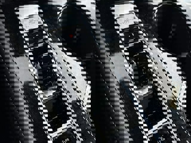 Used 2025 Volkswagen Atlas Cross Sport SEL Premium R-Line image 23