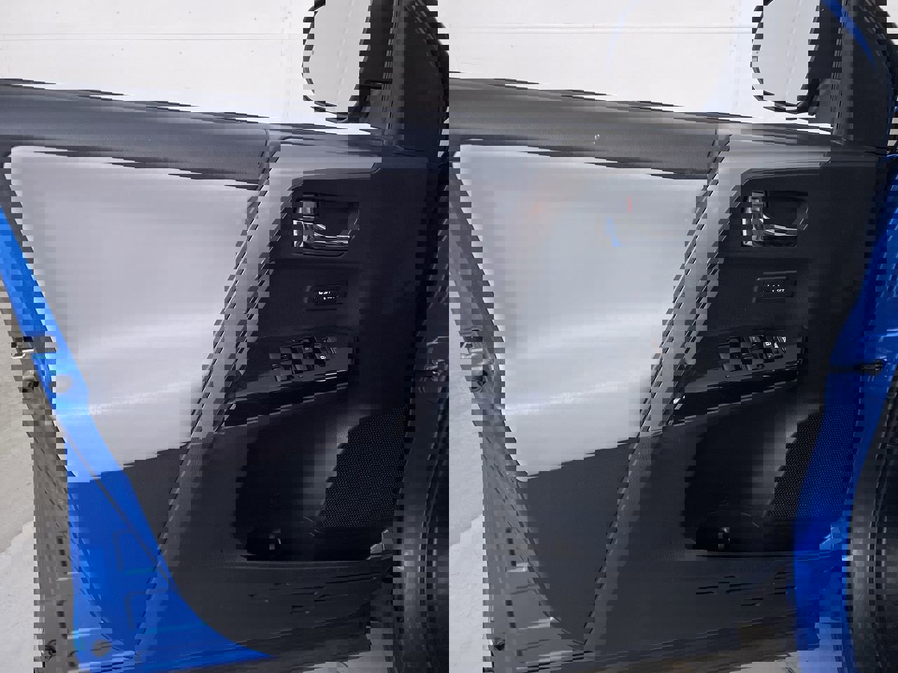 Used 2018 Toyota RAV4 Limited w/ All Weather Liner Package image 10