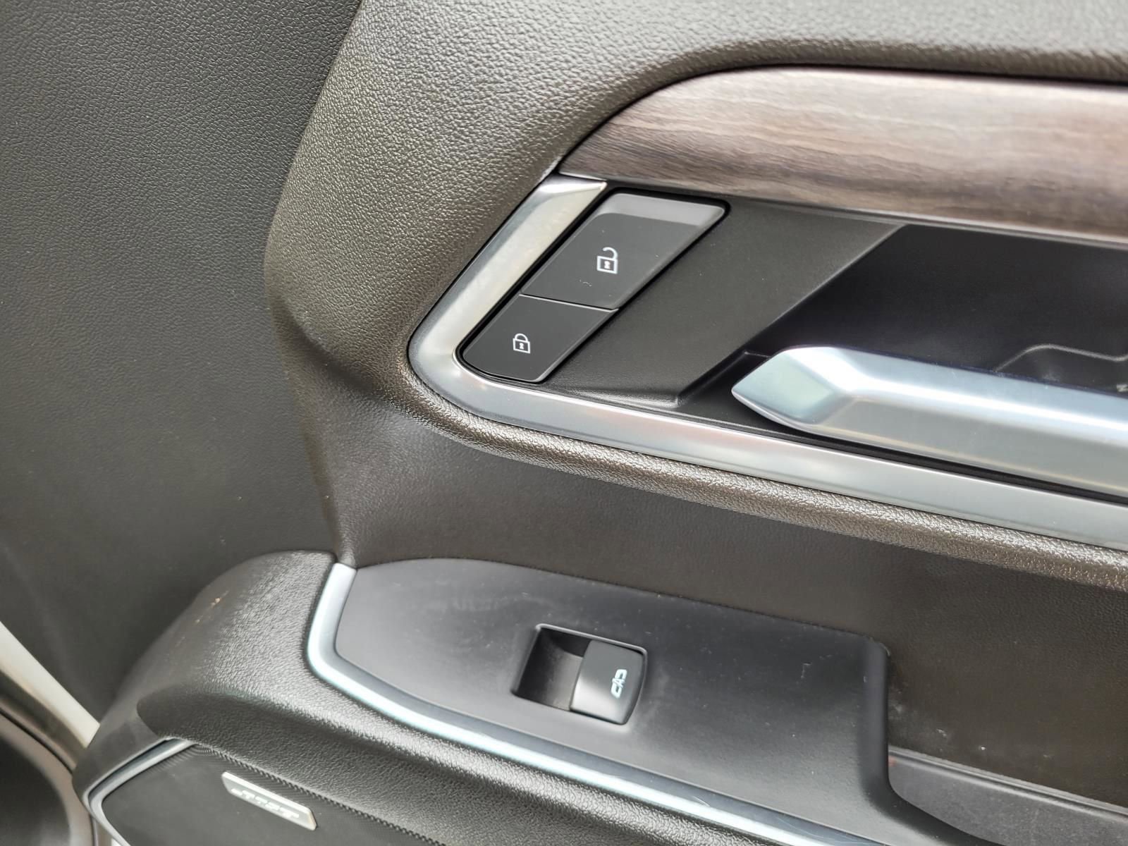 Used 2022 Chevrolet Silverado 1500 LTZ w/ Z71 Off-Road Package AWD/4WD image 8