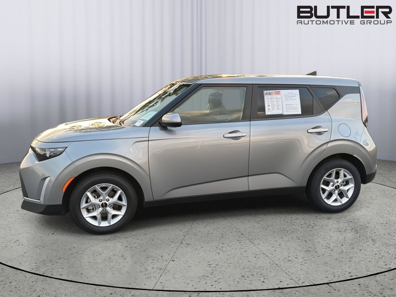 Used 2024 Kia Soul LX w/ Option Group 015 FWD image 3