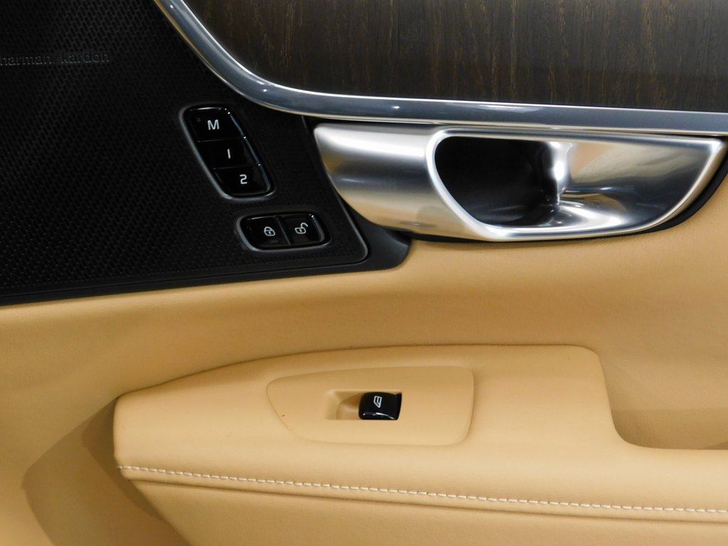 Used 2026 Volvo V90 B6 Cross Country Ultra image 90