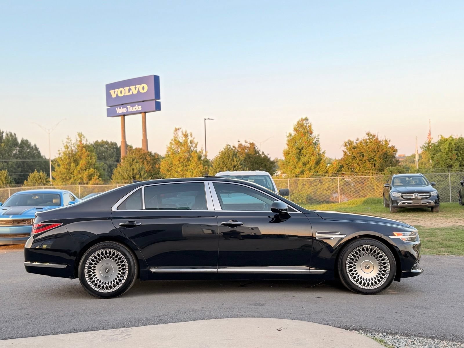 Used 2020 Genesis G90 3.3T Premium RWD image 10