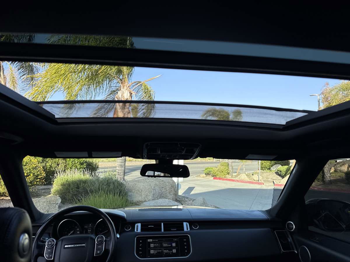 Used 2016 Land Rover Range Rover Sport HSE image 18