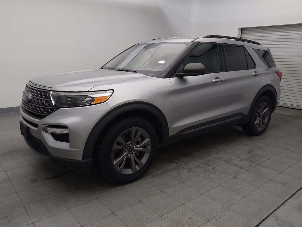 Used 2021 Ford Explorer XLT w/ Equipment Group 202A AWD/4WD image 2
