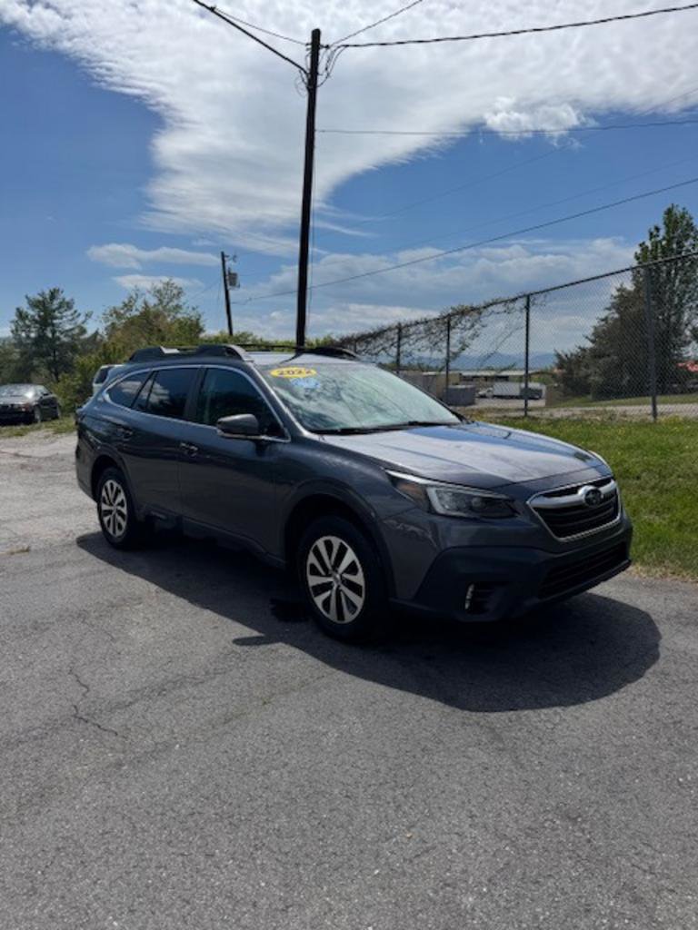 Used 2022 Subaru Outback Premium AWD/4WD image 3