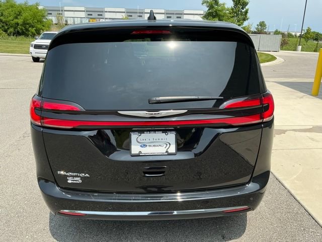 Used 2025 Chrysler Pacifica Select FWD image 3