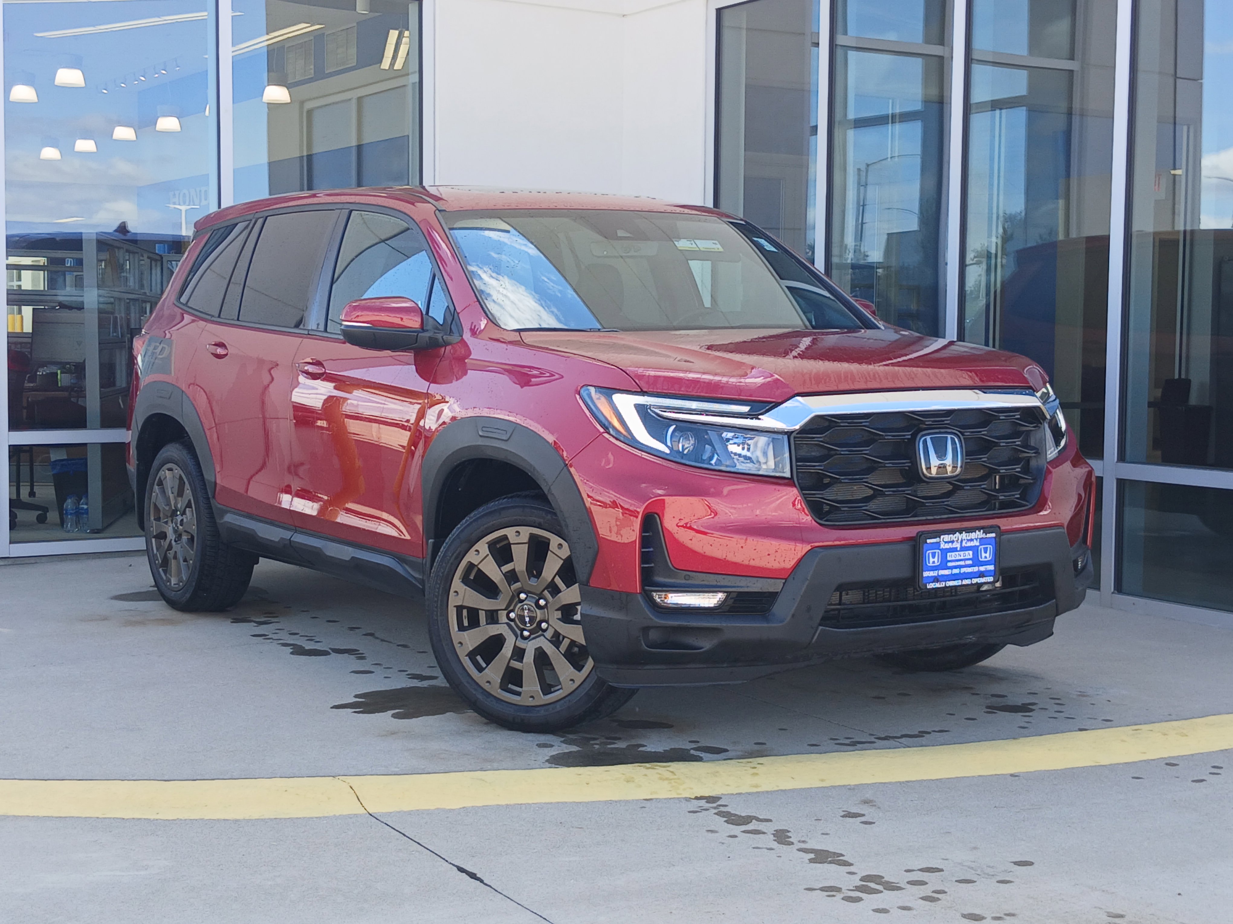 Used 2023 Honda Passport EX-L image 2