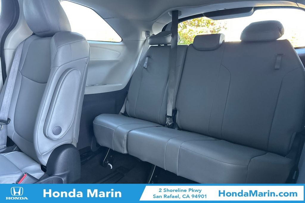 Used 2022 Toyota Sienna XLE image 18