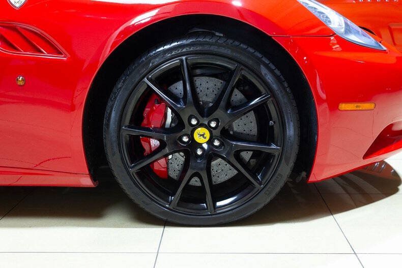 Used 2010 Ferrari California RWD image 38