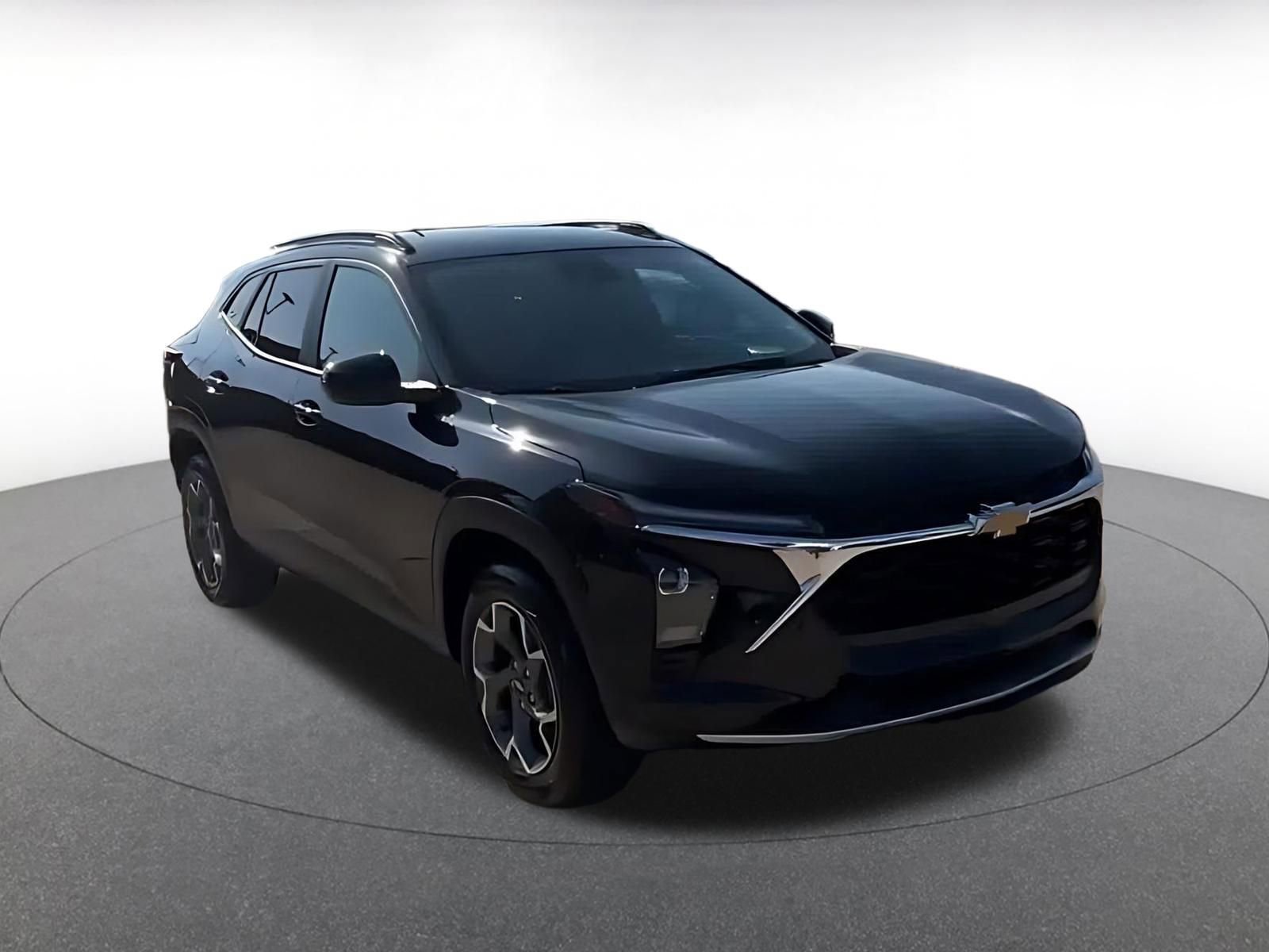 Used 2025 Chevrolet Trax LT FWD image 3