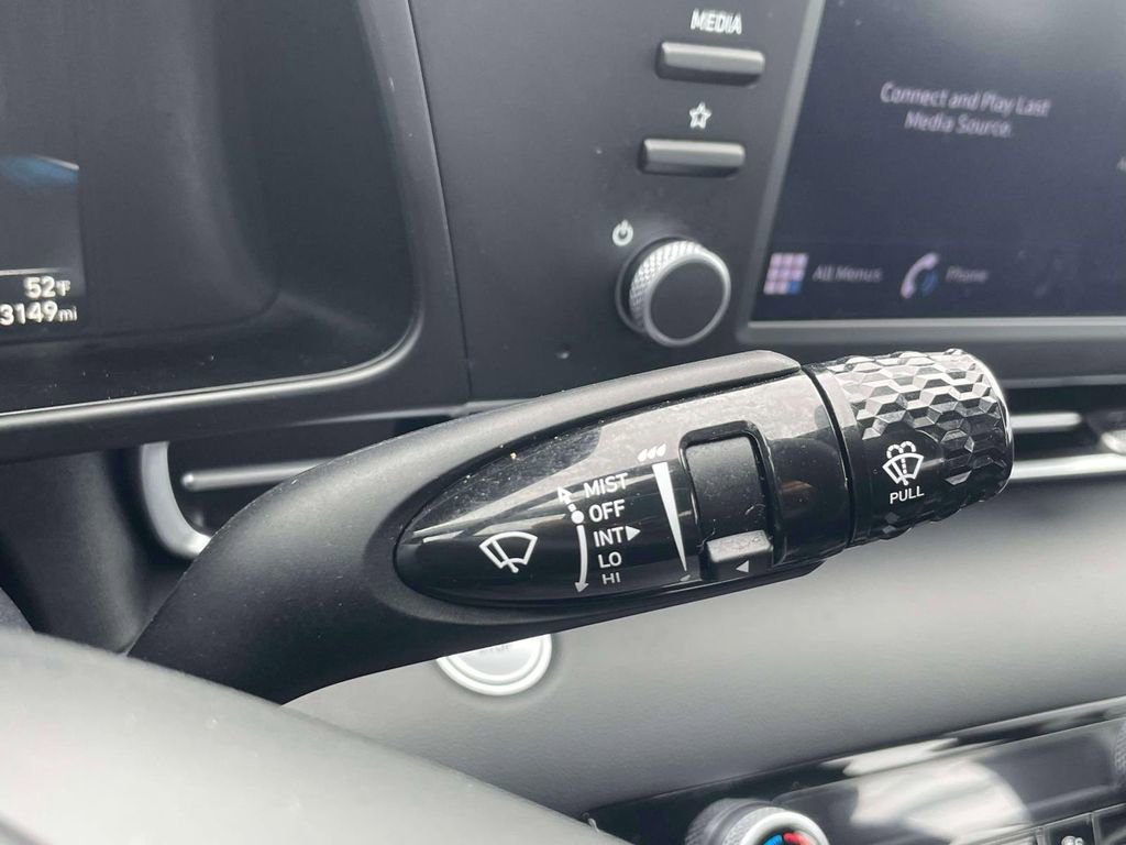 Used 2023 Hyundai Elantra SEL image 23