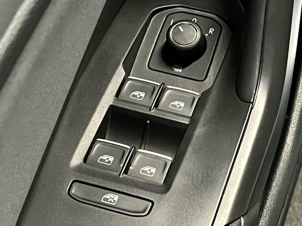 New 2026 Volkswagen Jetta SE FWD image 18