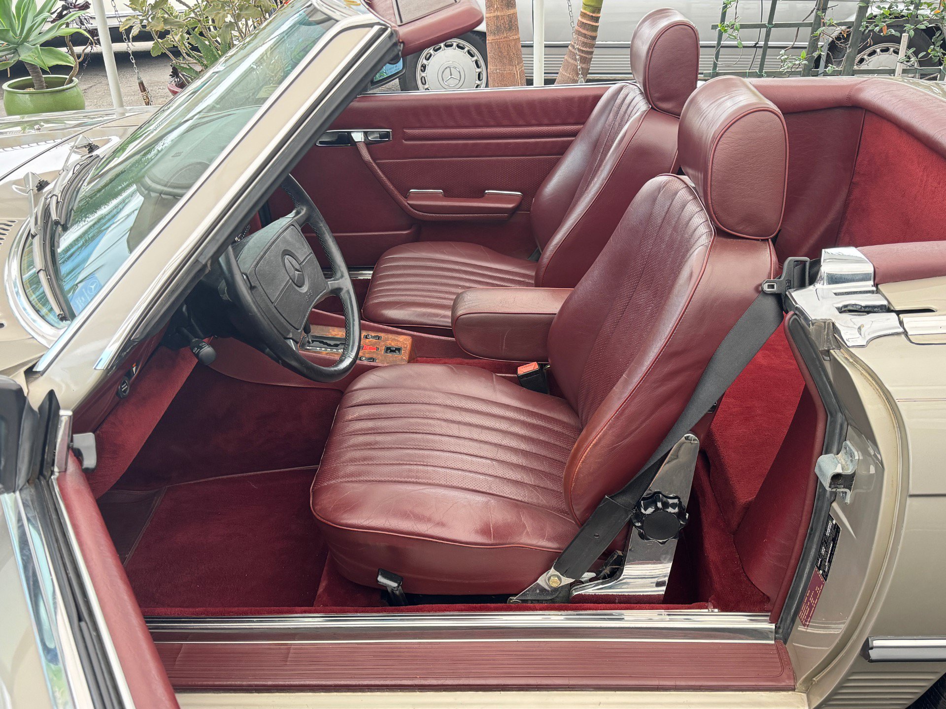 Used 1987 Mercedes-Benz 560 SL image 16