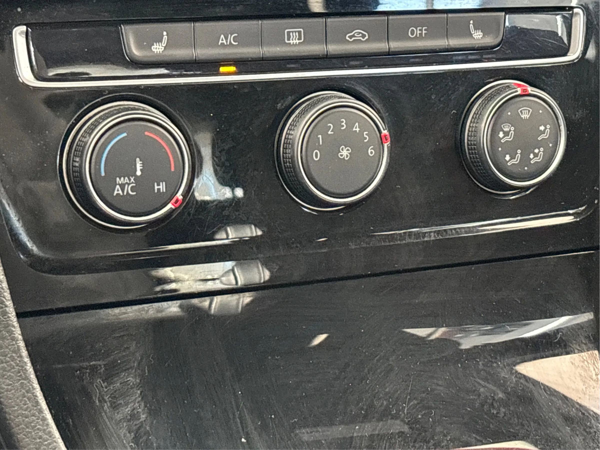 Used 2019 Volkswagen GTI SE image 37