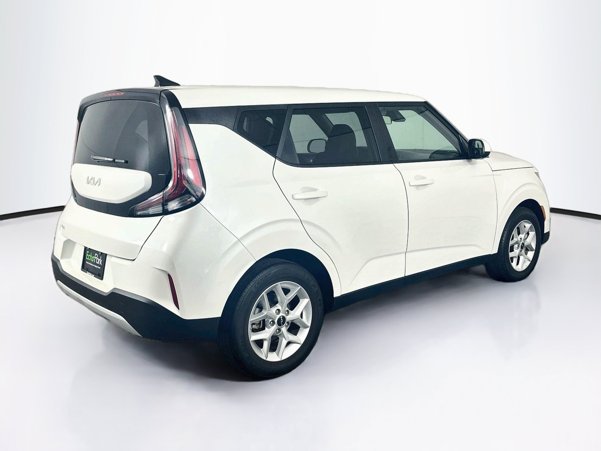 Used 2025 Kia Soul LX w/ LX Technology Package FWD image 9