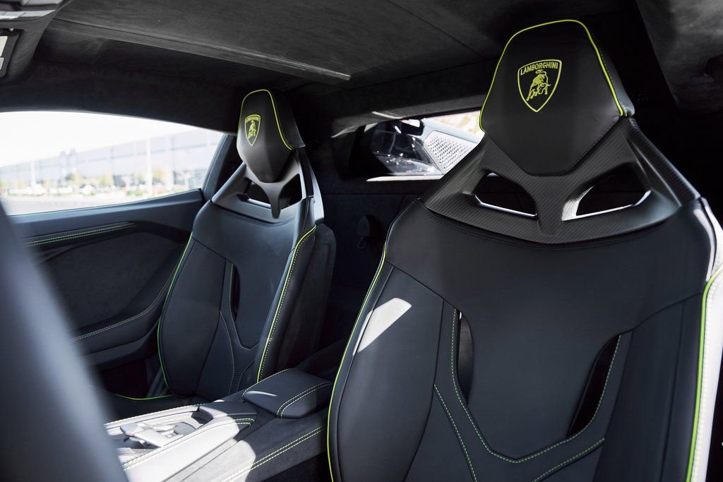 Used 2025 Lamborghini Revuelto AWD/4WD image 47