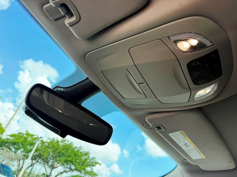 Used 2023 Chrysler Pacifica Touring-L FWD image 21