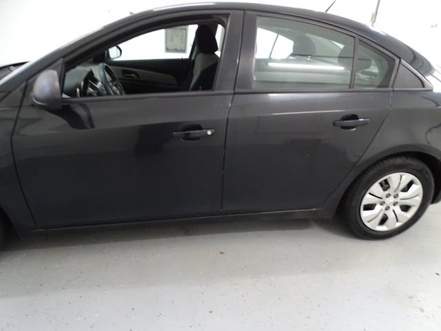 Used 2013 Chevrolet Cruze LS FWD image 13