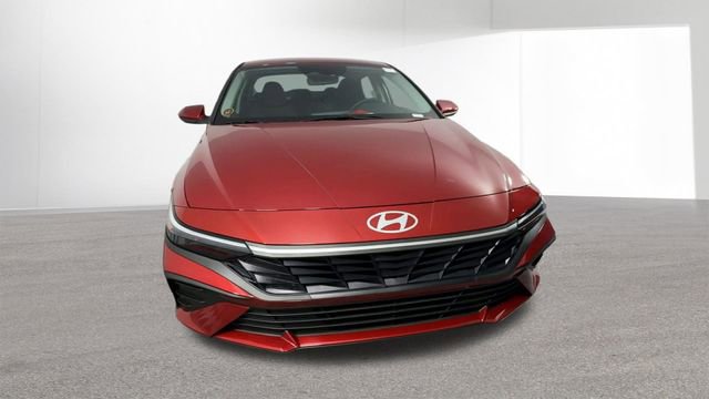 Used 2025 Hyundai Elantra Blue FWD image 3