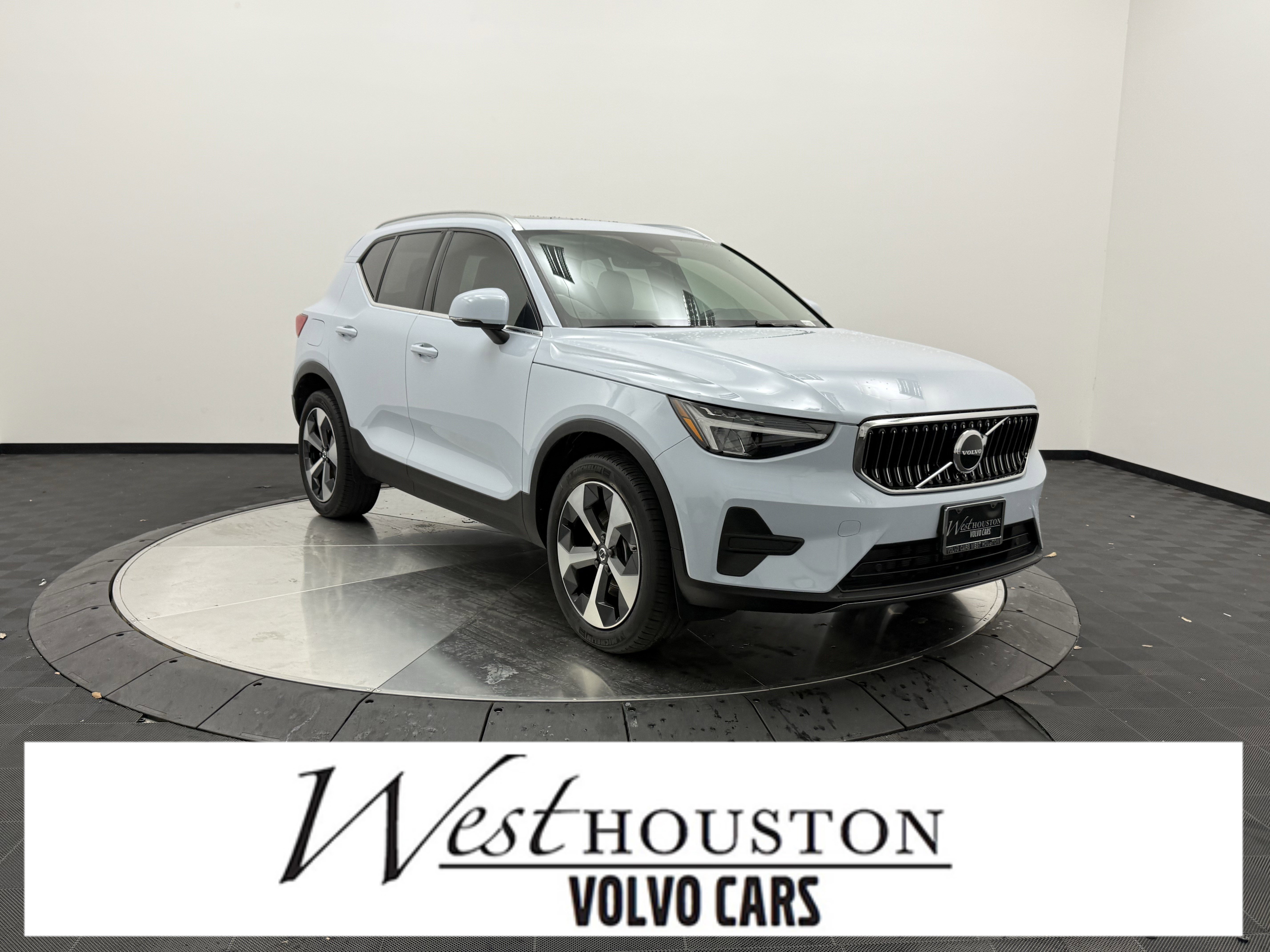 Certified 2024 Volvo XC40 B5 Core
