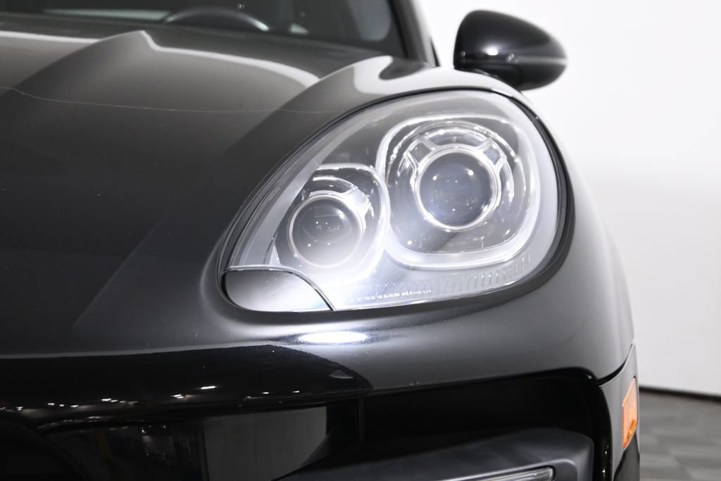 Used 2015 Porsche Macan Turbo AWD/4WD image 11