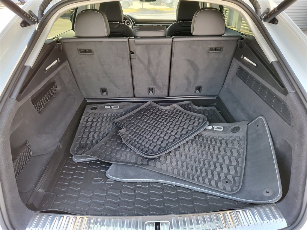 Used 2023 Audi Q8 Premium image 9