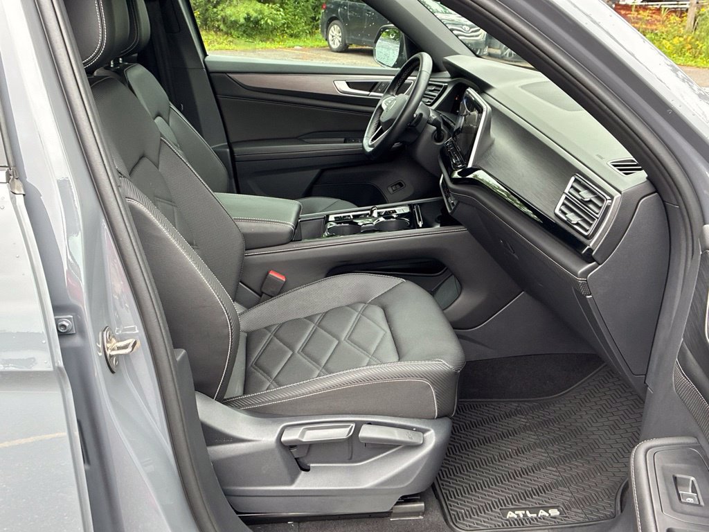 Used 2024 Volkswagen Atlas Cross Sport SE AWD/4WD image 45