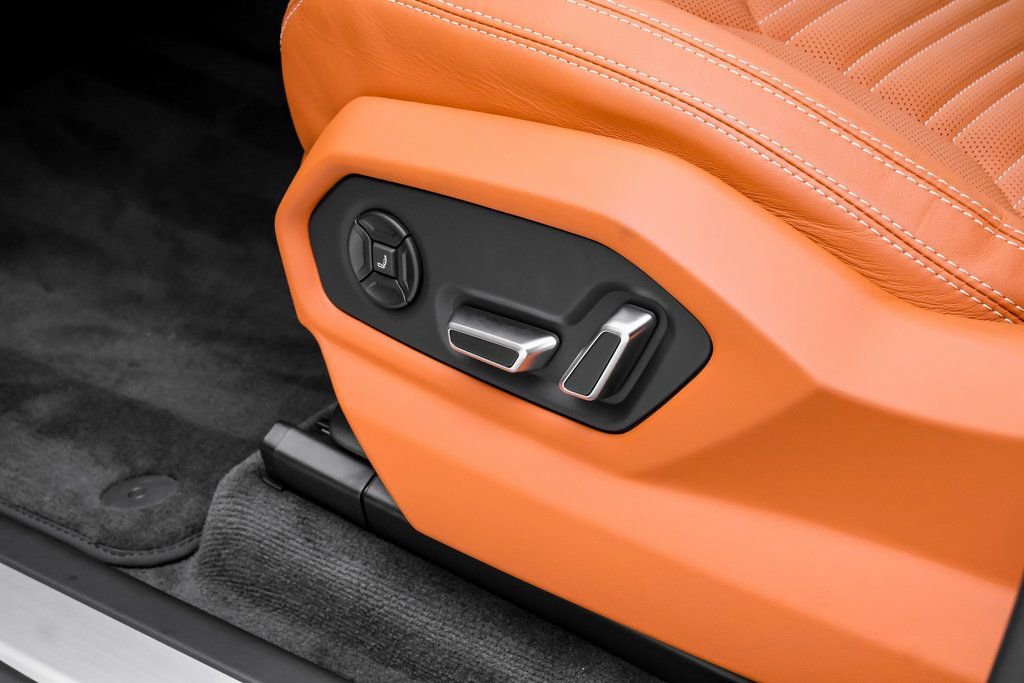 Used 2025 Lamborghini Urus SE image 36