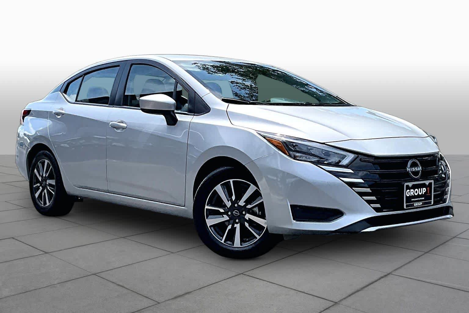 Used 2025 Nissan Versa SV FWD image 3