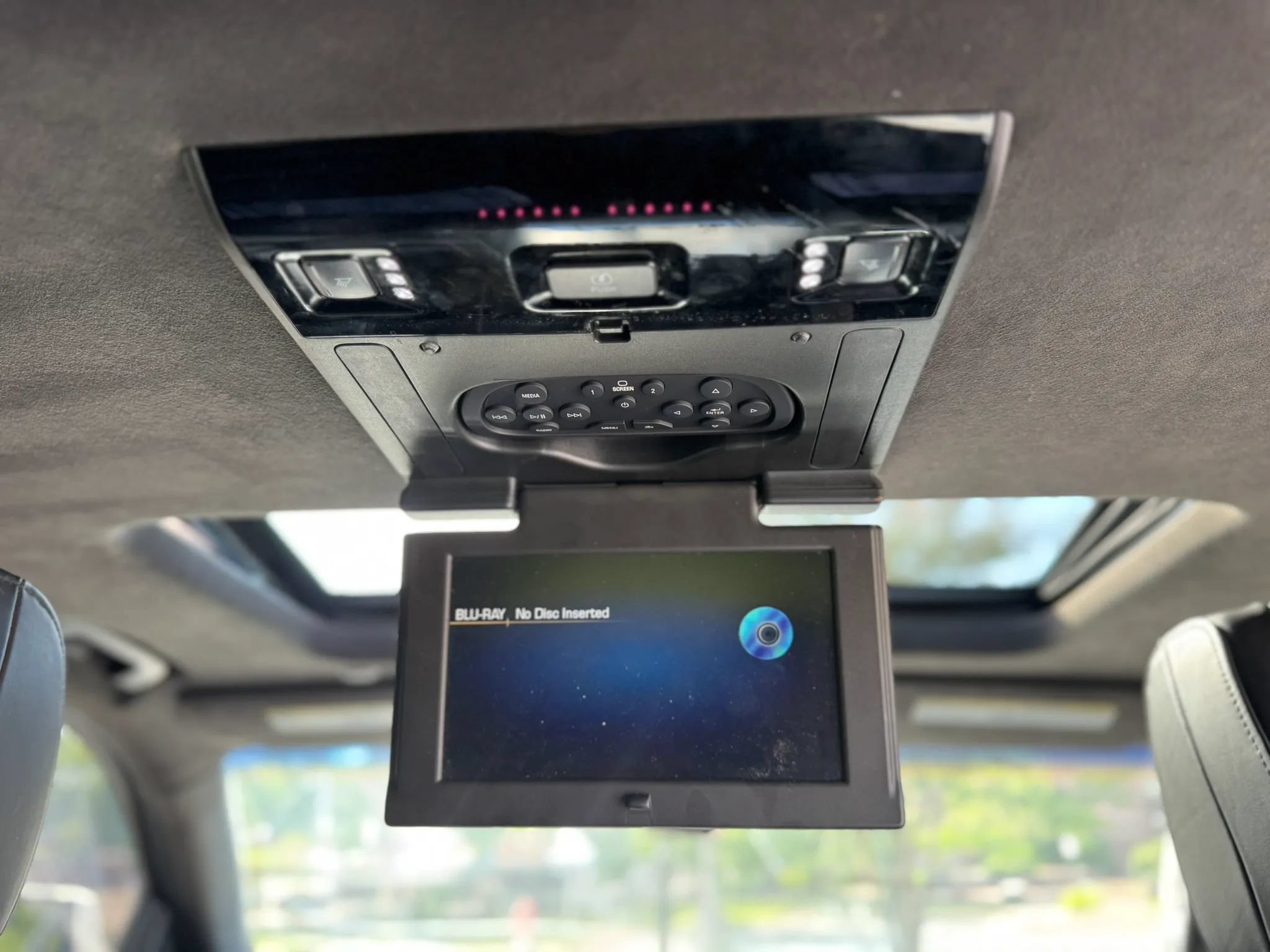 Used 2015 Cadillac Escalade Platinum RWD image 15