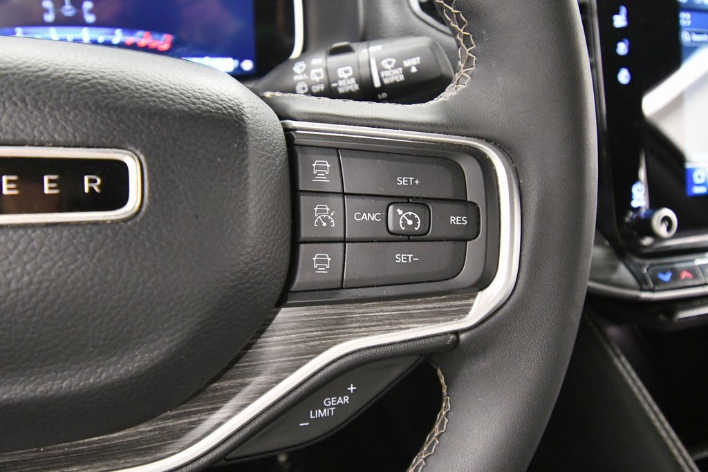 Used 2024 Jeep Wagoneer L Series II w/ Flexible Seating Group image 21