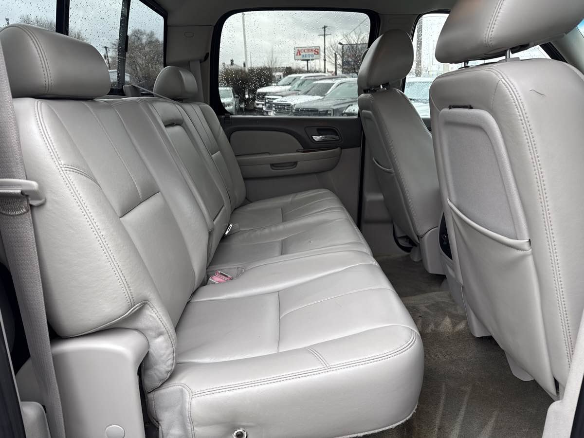 Used 2011 GMC Sierra 2500 SLT w/ Entertainment Package AWD/4WD image 16