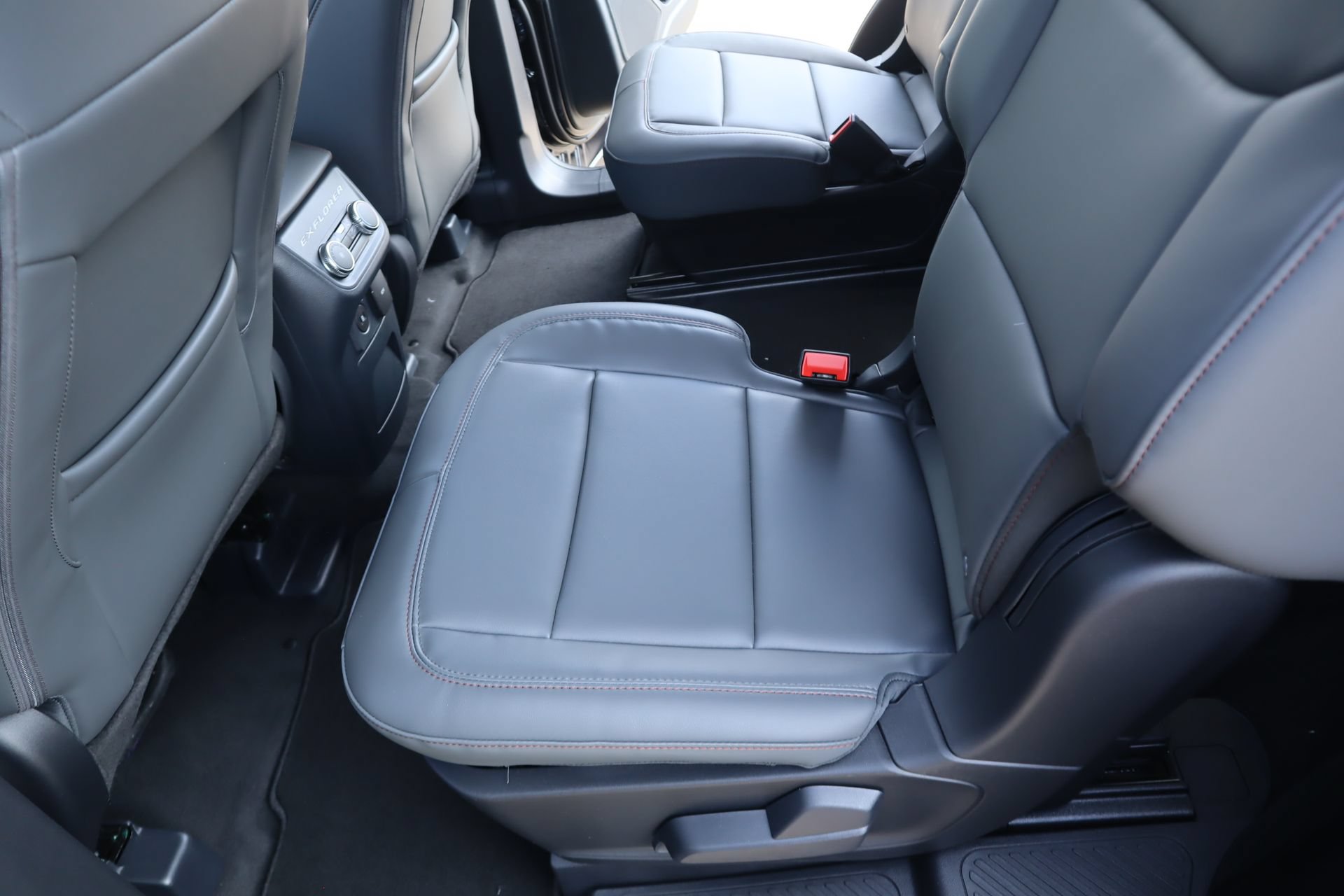 New 2026 Ford Explorer Active w/ Active Comfort Package RWD image 13