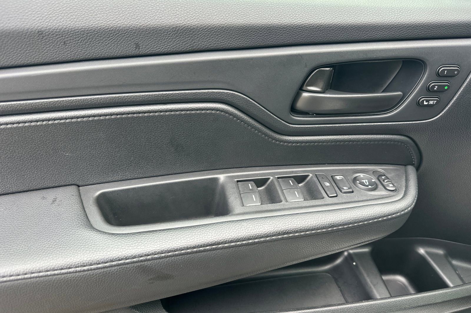 Used 2025 Honda Odyssey Sport-L image 11